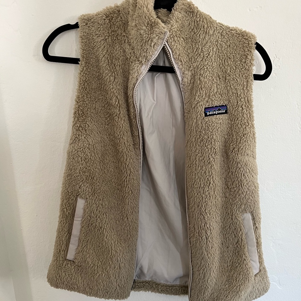 Patagonia Faux Fur Vest - tan - size medium